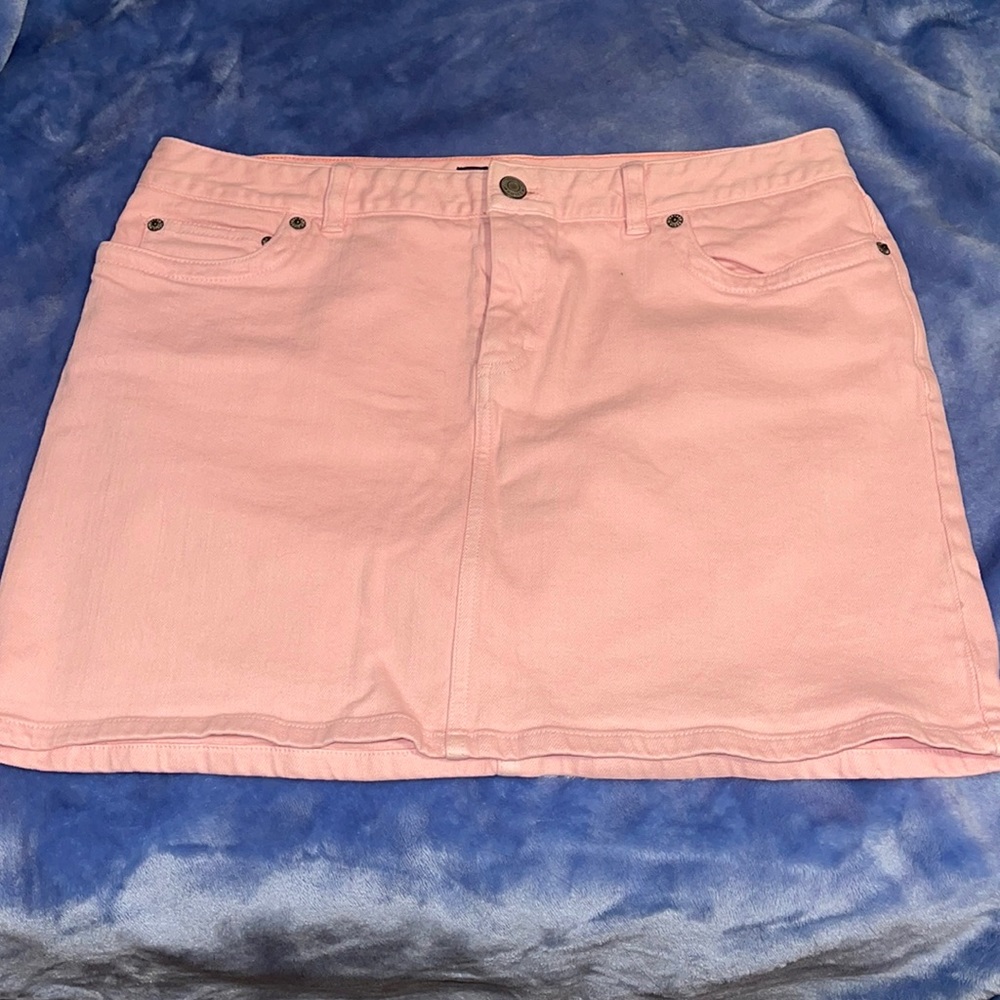 Pink vineyard vines mini skirt